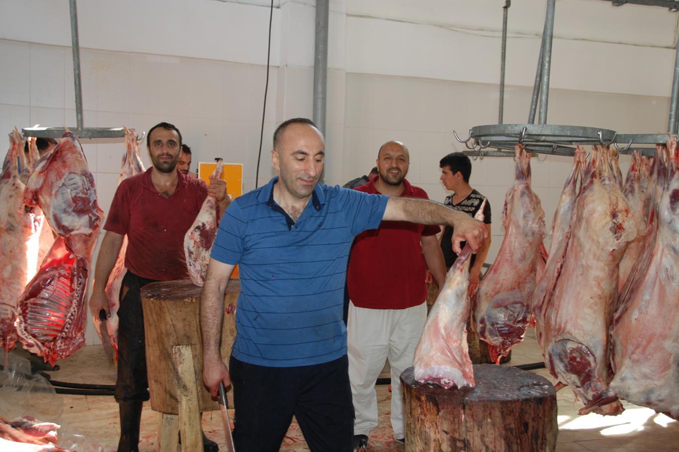 Diyanet Vakfı Bitlis’te binlerce aileye kurban eti dağıttı